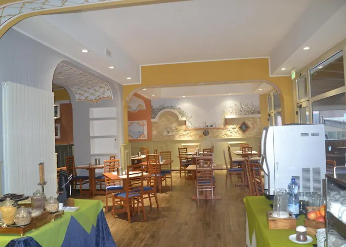 Azzurro ホテル 3*